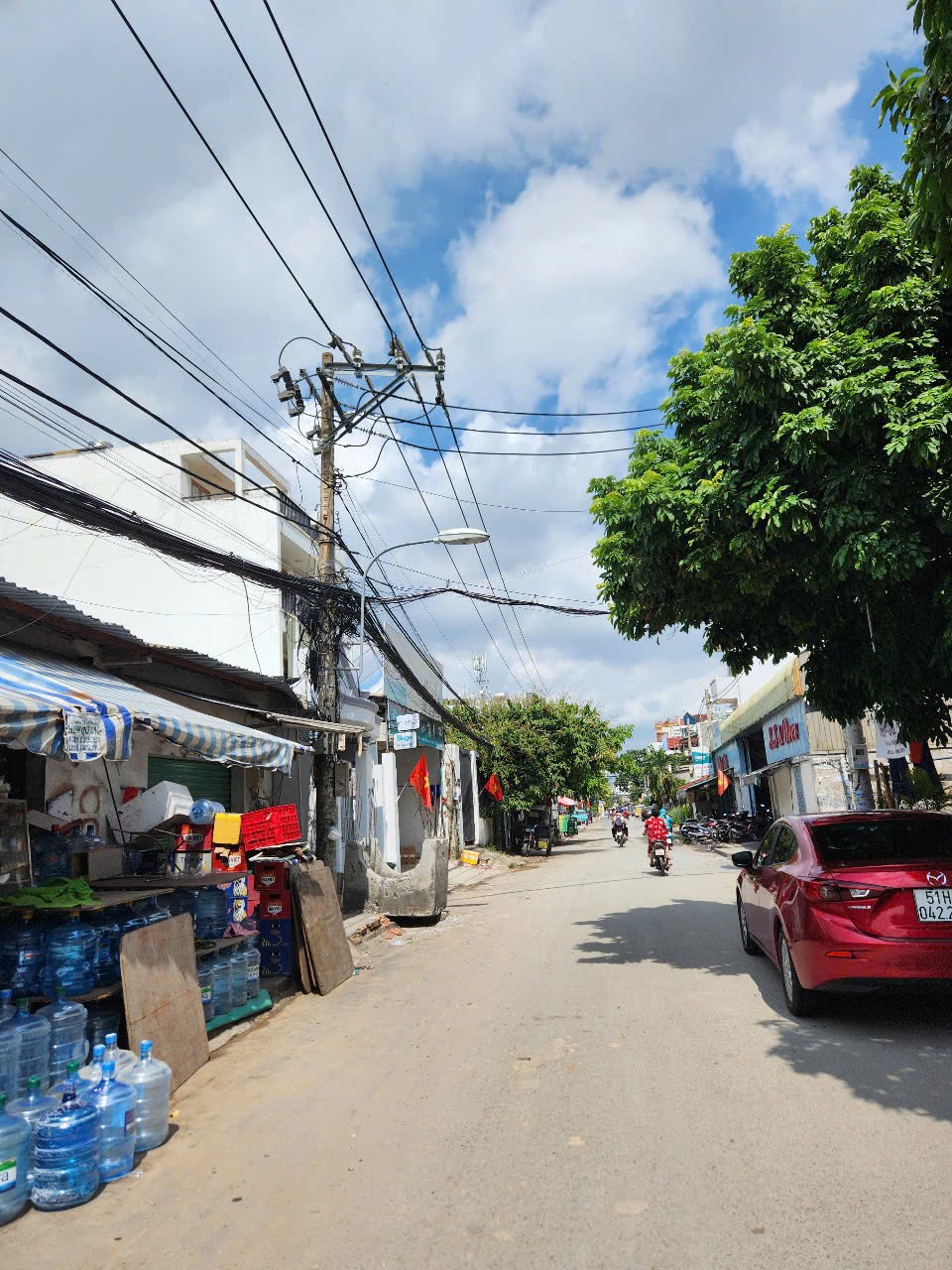 BÁN NHÀ NGAY CHỢ HIỆP BÌNH HẺM XE HƠI 2 TẦNG 60M2 NHỈNH 4 TỶ NHÀ MỚI VÀO Ở NGAY 2