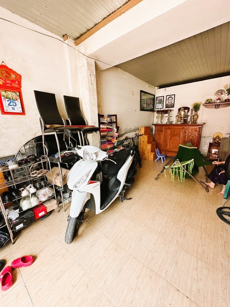 Bán nhà Mặt tiền Kênh Tham Lương, đường nhựa 8m, 73m2, 3ty.x 3