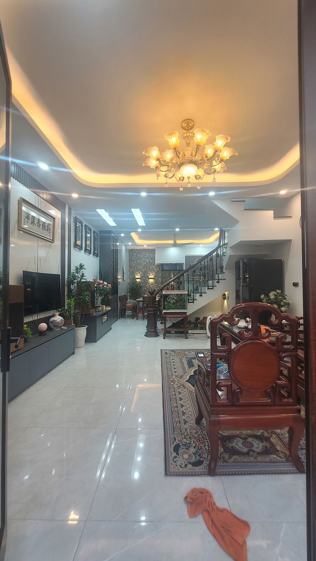 NHÀ ĐẸP- DÂN XÂY KIÊN CỐ NGÕ THÔNG  Thượng Thanh 68m2,X  4 tầng,mặt tiền 5m, 10.5 tỷ Long Biên.
