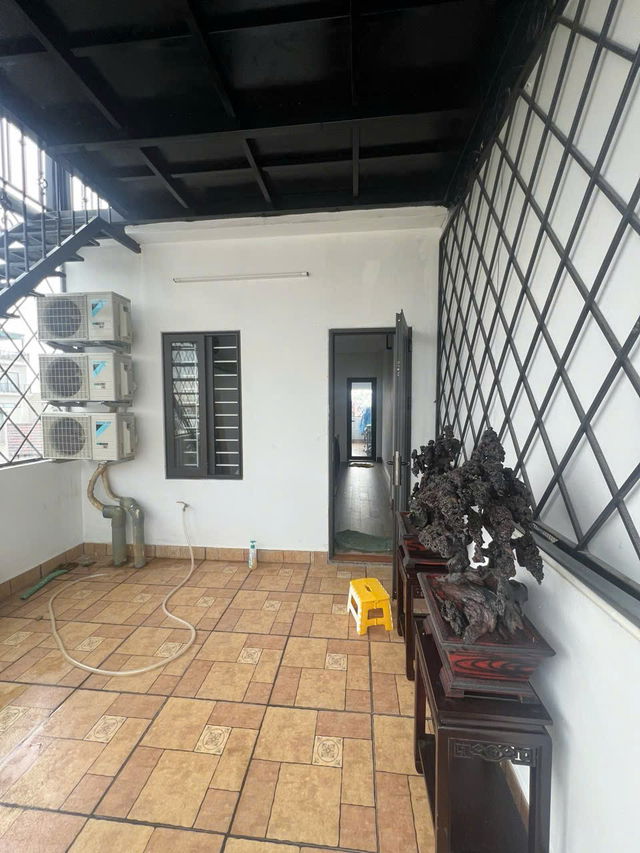 Nhà 6 Tầng Thang Máy – Ga Ra Ô tô - Kinh Doanh Nguyễn Văn Linh 63 m2,X  6 tầng,12.85 tỷ Long Biên. 5