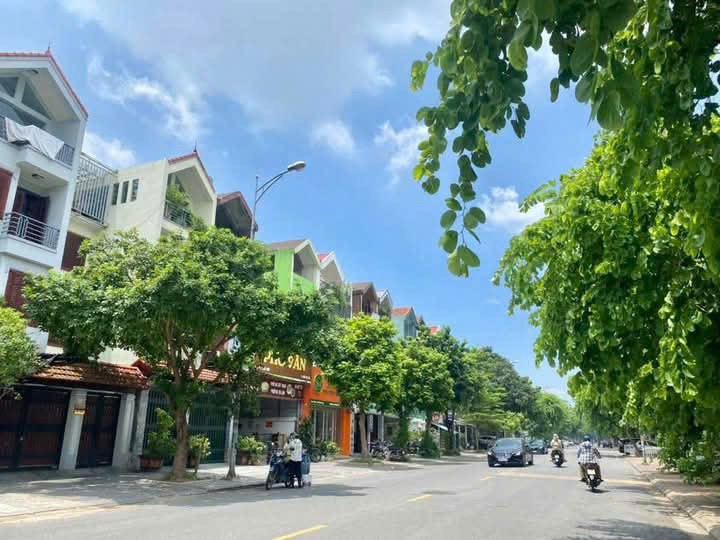 Tôi bán biệt thự KĐT Việt Hưng mặt phố Bùi Thiện Ngộ gần phố Lưu Khánh Đàm 250m2 chỉ 59.9 tỷ. 3