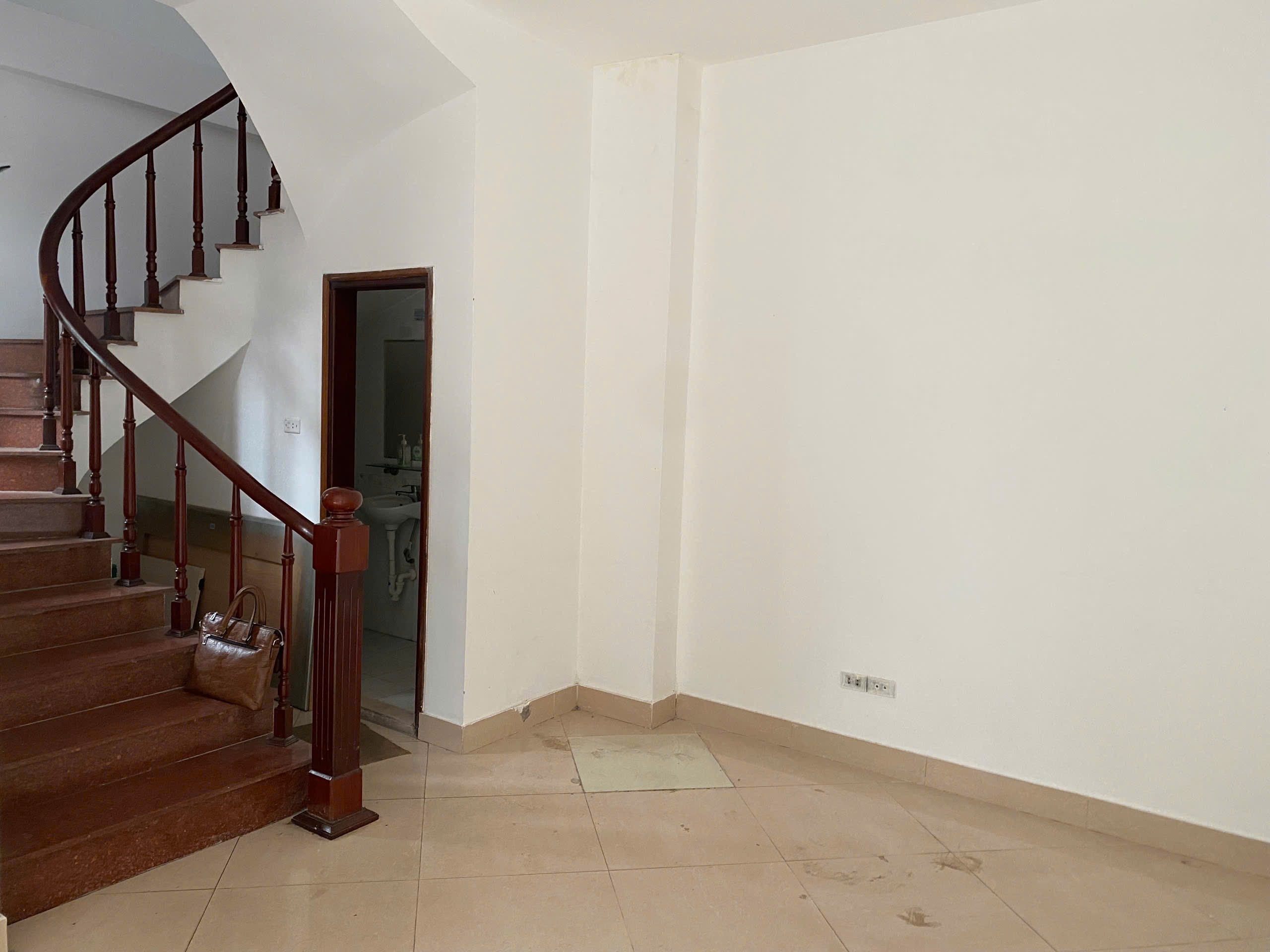 CHỈ 295 TRIỆU/M CÓ NGAY NHÀ NGÕ 62 NGỌC HÀ VIEW HỒ 40 M 5 TẦNG MT 7.2M LÔ GÓC GIÁ 11.8 TỶ 5