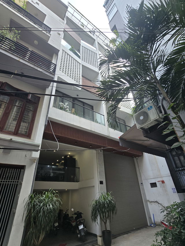 NHÀ MỚI ĐẸP - HIỆN ĐẠI - GARA - THANG MÁY - NGÕ TO  Láng Hạ 47m2,X  7 tầng,mặt tiền 4m, 17.2 tỷ