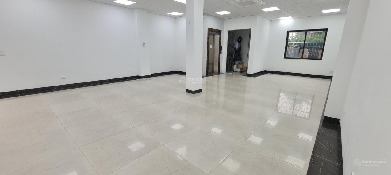 Cho thuê biệt thự căn góc KĐT Thành phố Giao Lưu, 200m2, 4 tầng, đã hoàn thiện nội thất, giá thỏa 3