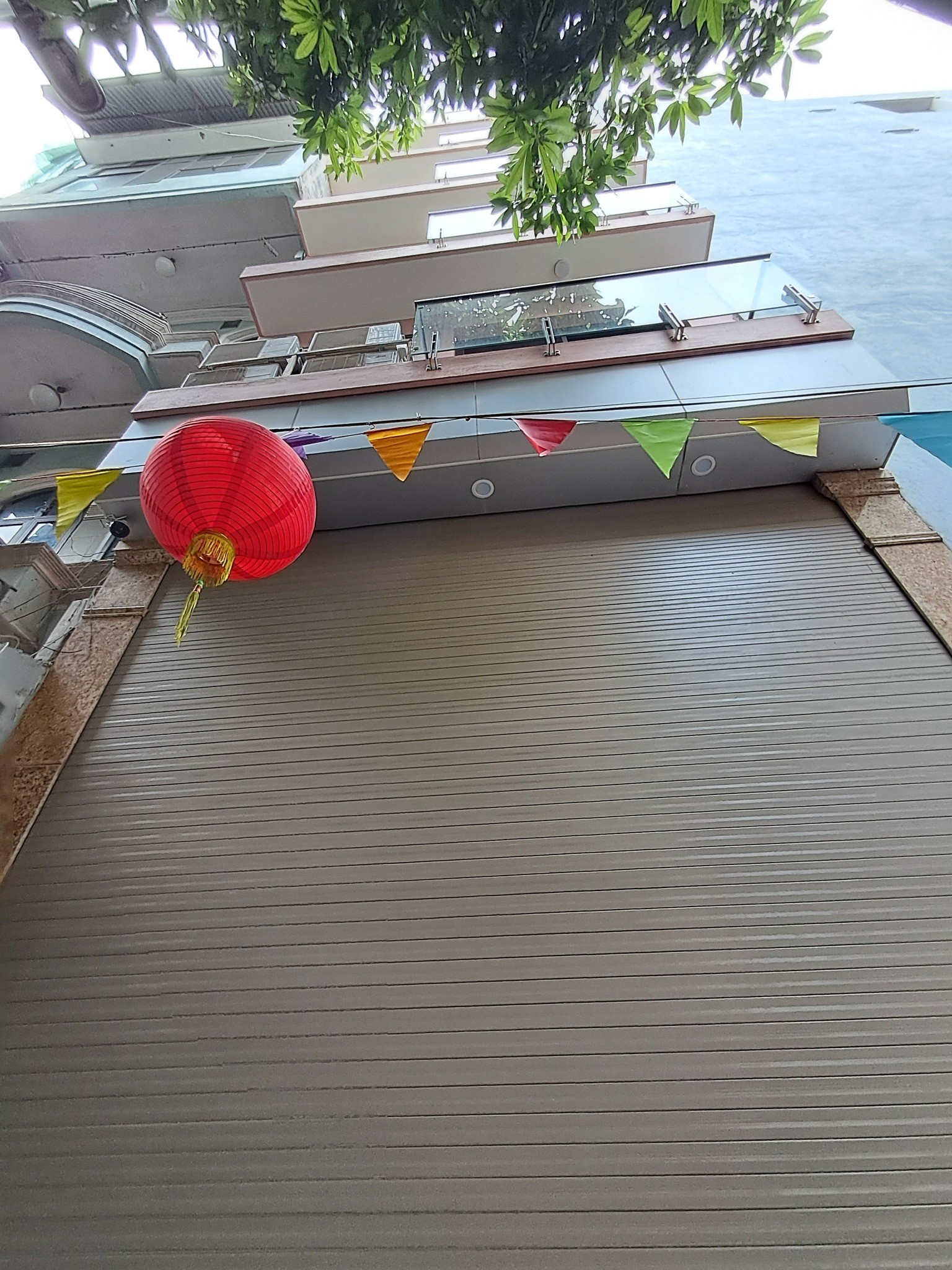 BÁN NHÀ MẶT PHỐ HOÀNG QUỐC VIỆT – VỈA HÈ HAI BÊN – KINH DOANH TUYỆT ĐỈNH - 50M X 4 TẦNG – 18 TỶ