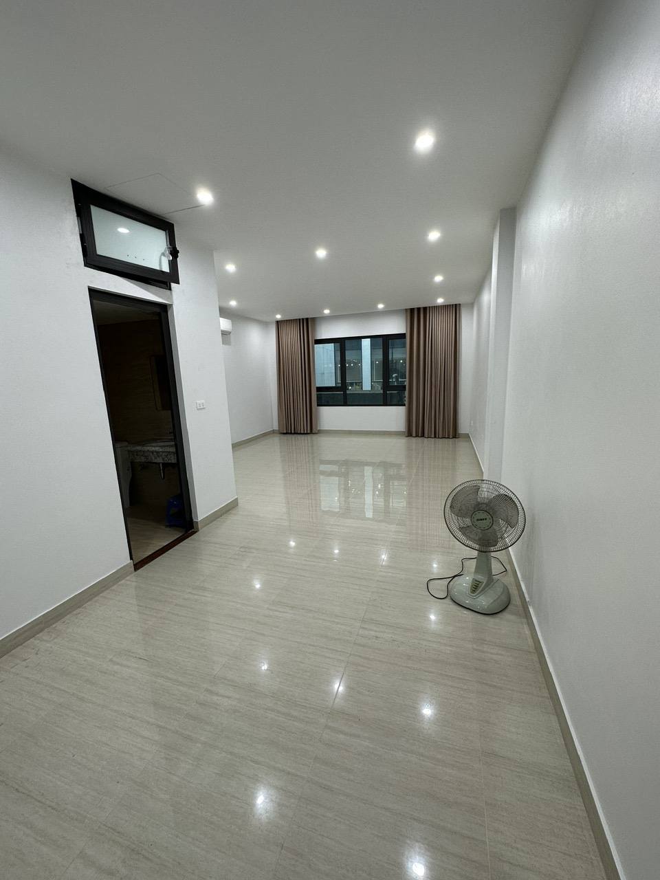 BÁN NHÀ MẶT PHỐ HOÀNG QUỐC VIỆT – VỈA HÈ HAI BÊN – KINH DOANH TUYỆT ĐỈNH - 50M X 4 TẦNG – 18 TỶ 2