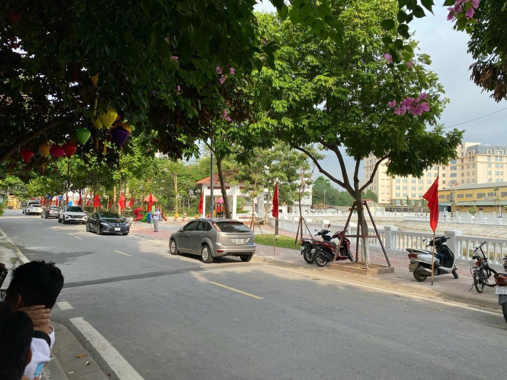 BÁN NHÀ LÂM HẠ 27 tỷ 75m,VIEW HỒ GẦN CÔNG VIÊN KINH DOANH,LONG BIÊN 2