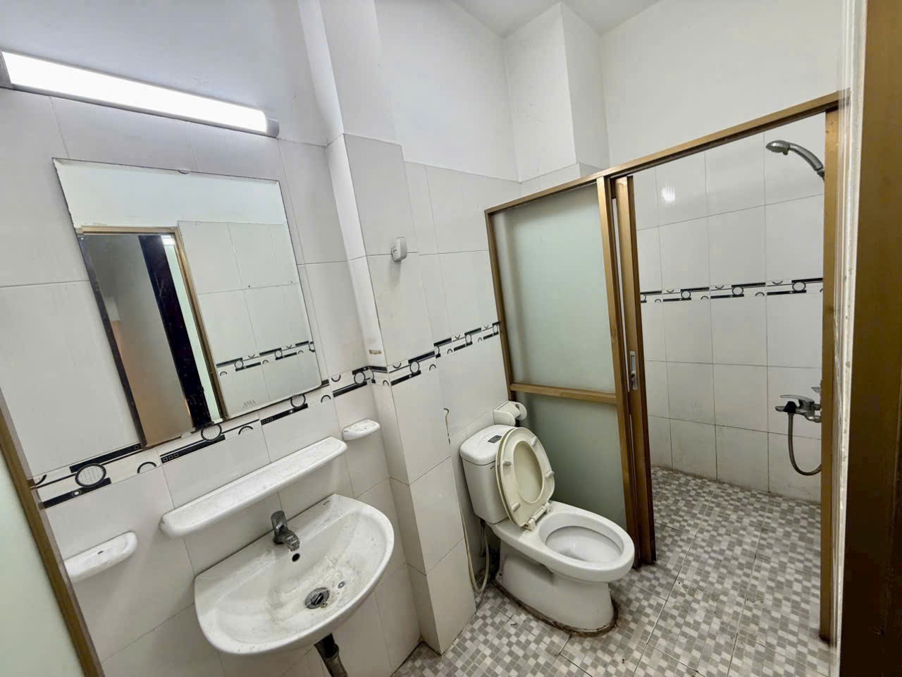 Căn nhà Hot nhất lúc này! Diện tích lớn ngang hiếm 6,1m, Lê Quang Định, P11,BT - 6.1 x 10m - Giá: 4