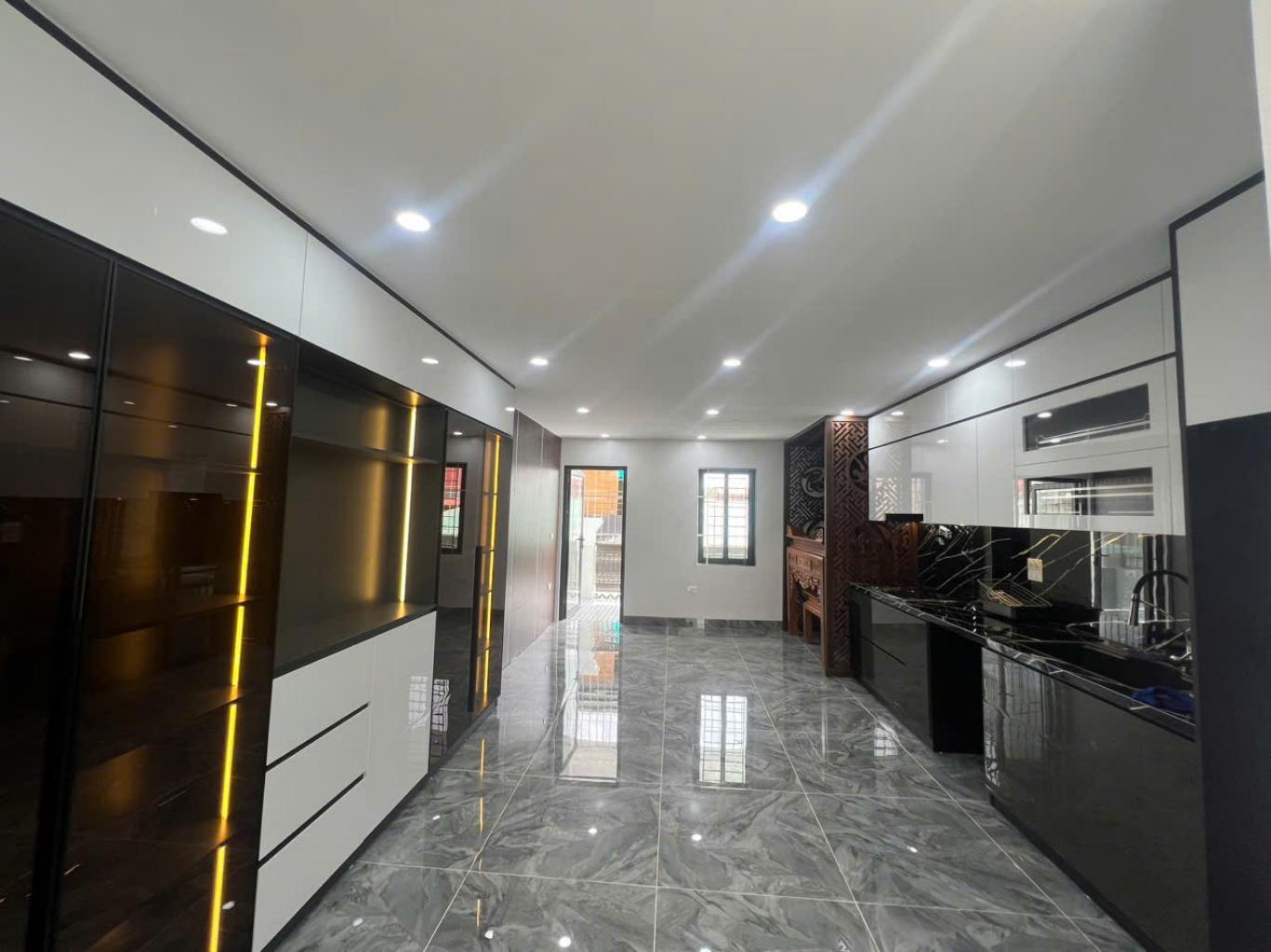 Cần bán Nhà mặt tiền đường Hoàng Mai, Phường Hoàng Văn Thụ, Diện tích 54m², Giá 18.8 Tỷ 2