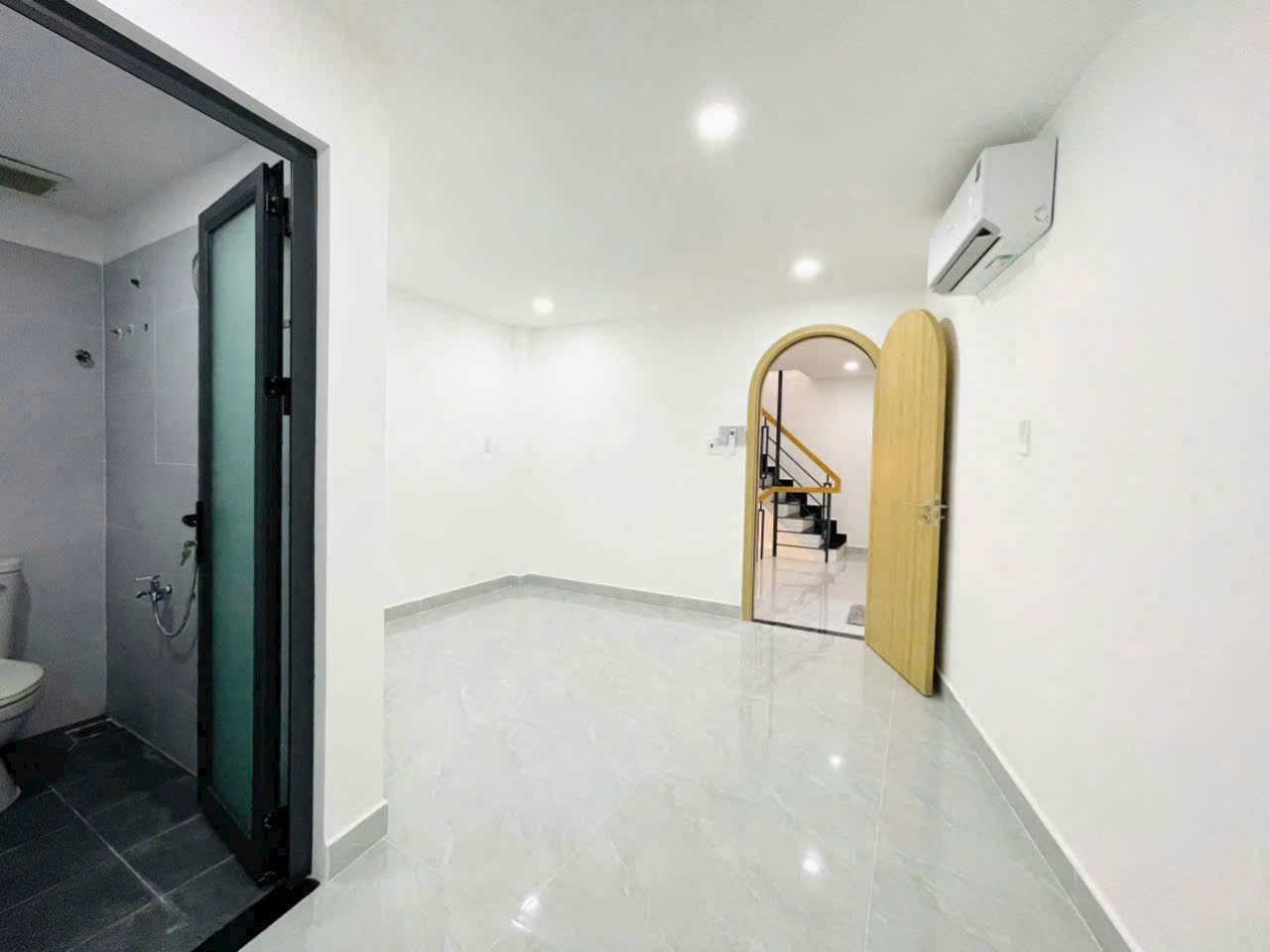 Đi bộ 10m ra mặt tiền đường Vạn Kiếp, Q Bình Thạnh - (4 x 8m) - dọn vào ở ngay KC: 3 tầng, chỉ 4