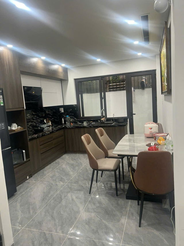 Nhà 6 Tầng Thang Máy – Ga Ra Ô tô - Kinh Doanh Nguyễn Văn Linh 63m2, X 6 tầng,mặt tiền  3.5m,12.85 3