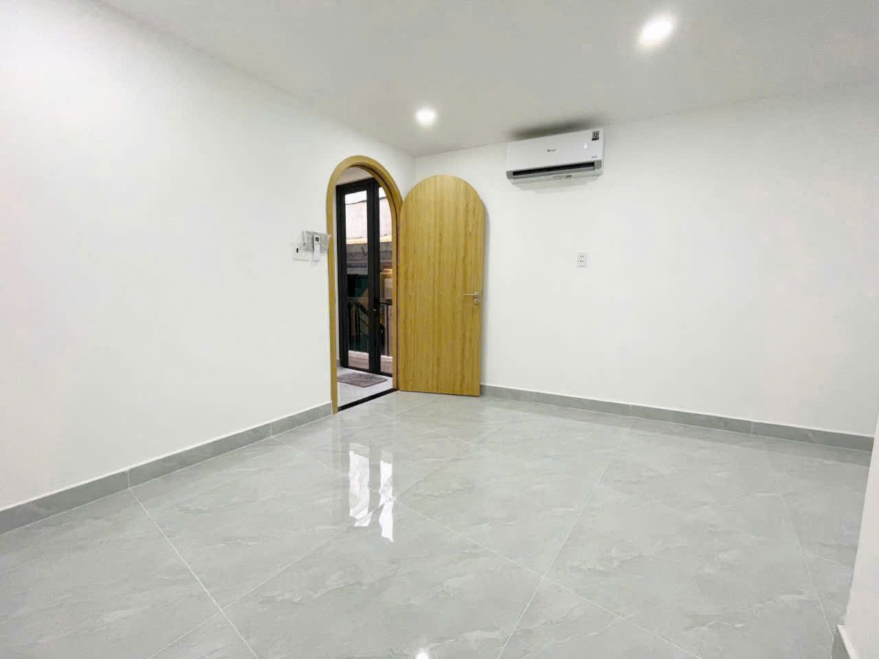 Đi bộ 10m ra mặt tiền đường Vạn Kiếp, Q Bình Thạnh - (4 x 8m) - dọn vào ở ngay KC: 3 tầng, chỉ 5