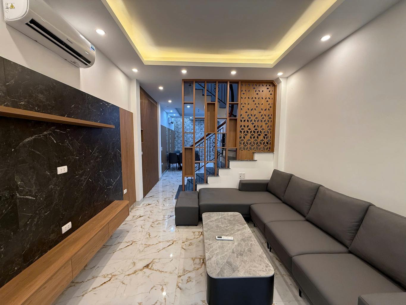 Bán nhà 5 tầng, 43m2 quận Bắc Từ Liêm, Oto đỗ cửa, Gần oto tránh, An sinh tốt, Nhà đẹp ở luôn 2