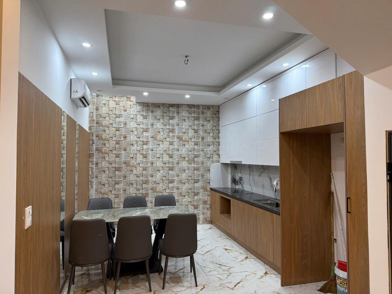 Bán nhà 5 tầng, 43m2 quận Bắc Từ Liêm, Oto đỗ cửa, Gần oto tránh, An sinh tốt, Nhà đẹp ở luôn 3