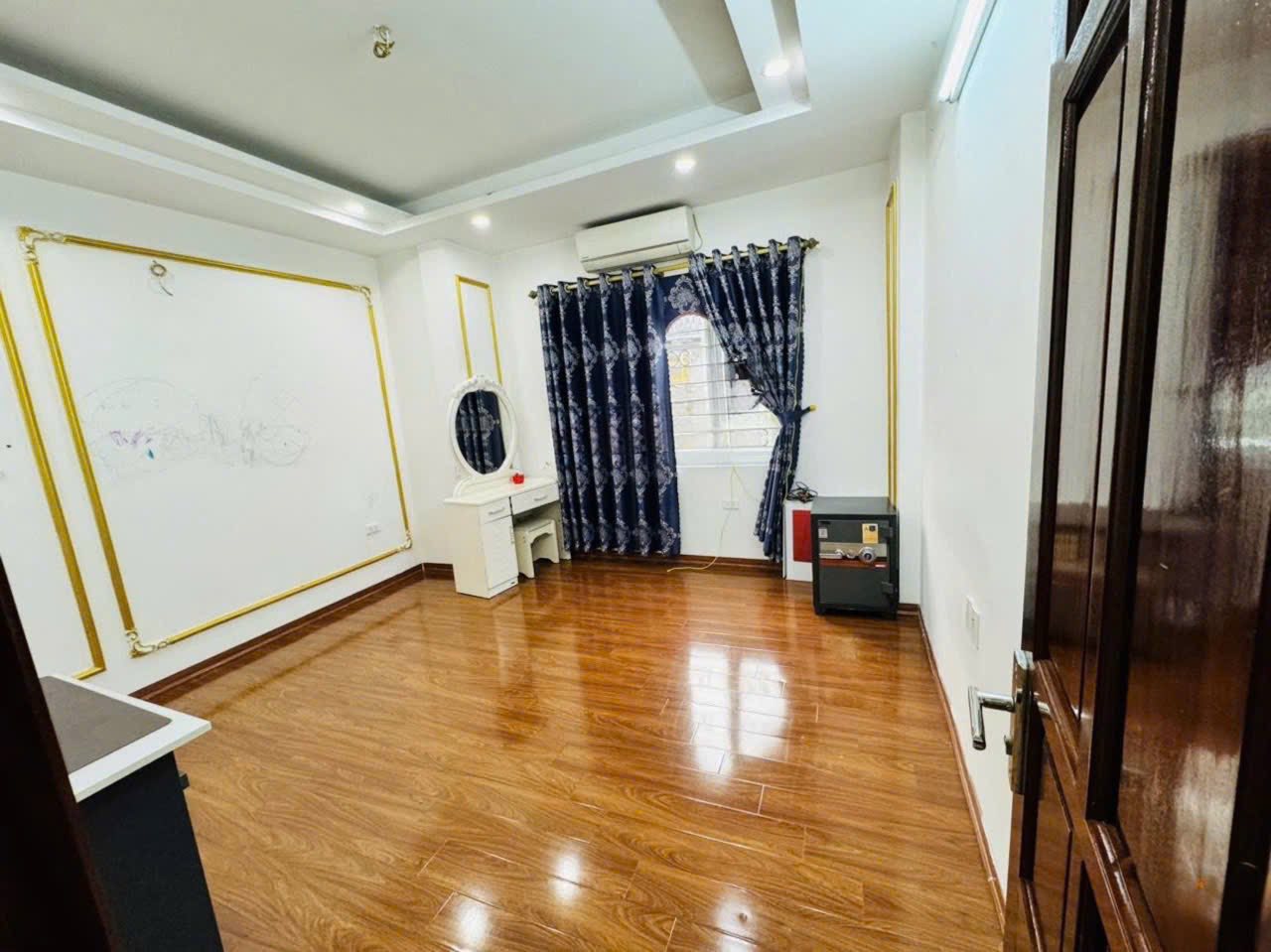 Cho thuê nhà riêng ngõ 43 Chùa Bộc, Đống Đa 45m x 4T,  4PN3VS, đủ đồ giá 15 triệu