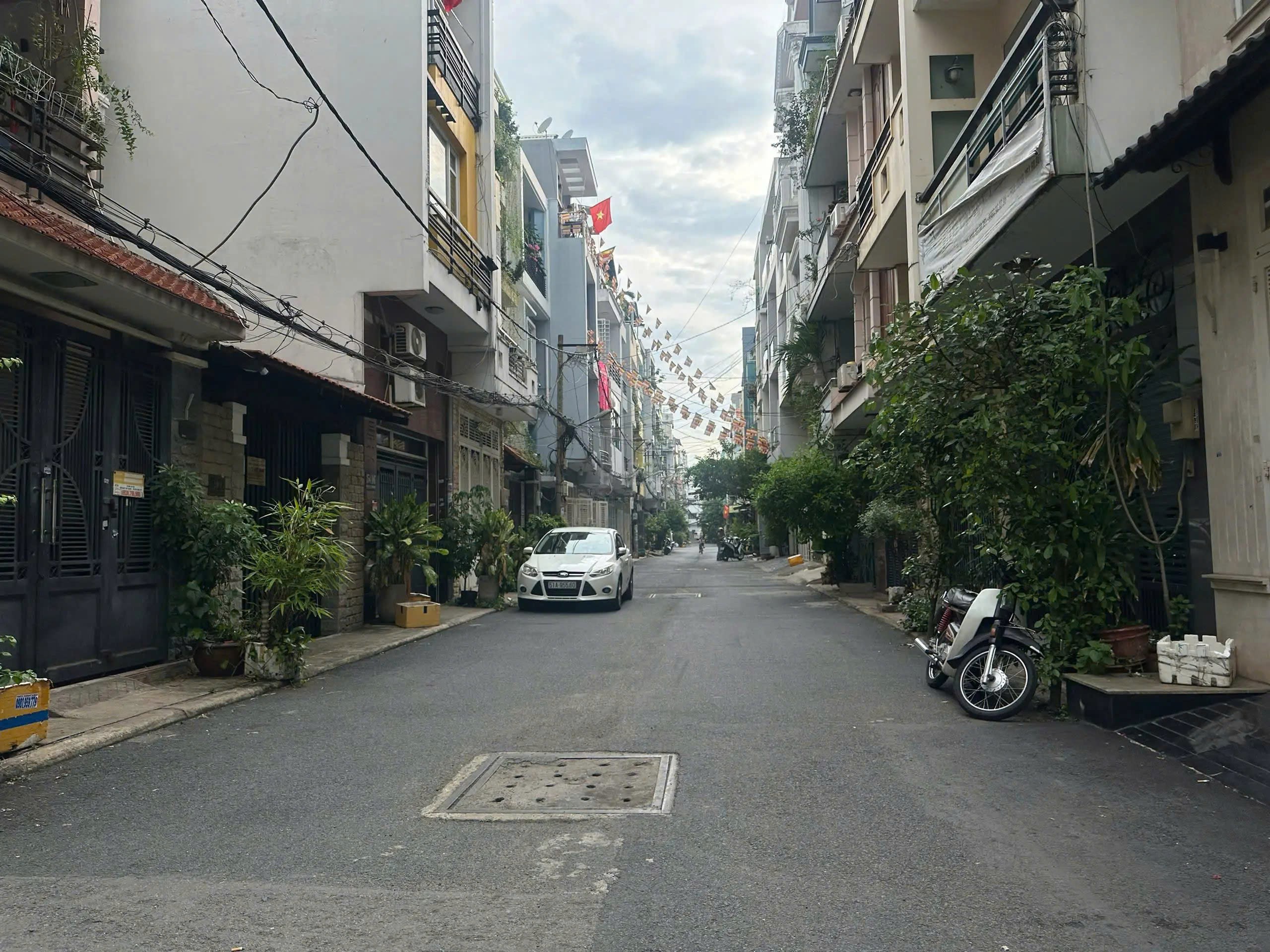 Giá đầu tư - hẻm nhựa 8m Phan Văn Trị, Phường 11, BT - (4 x 13m) vuông vức - 3 tầng - giá 9 tỷ TL