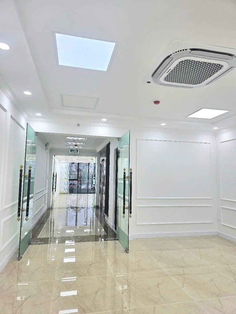 BÁN GẤP tòa nhà VP Nguyễn Hoàng 100m, vỉa hè đá bóng, 6 tầng 2 thoáng, kinh doanh bất chấp giá 45 3