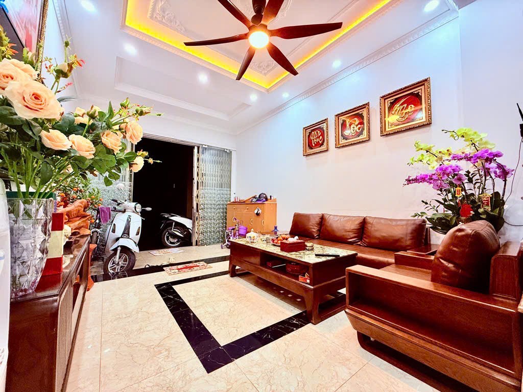 Tôi bán nhà ngõ ô tô cạnh chợ Mậu Lương gần chung cư Mipec 30m2x4T chỉ 4.28 tỷ. LH 0989626116 3