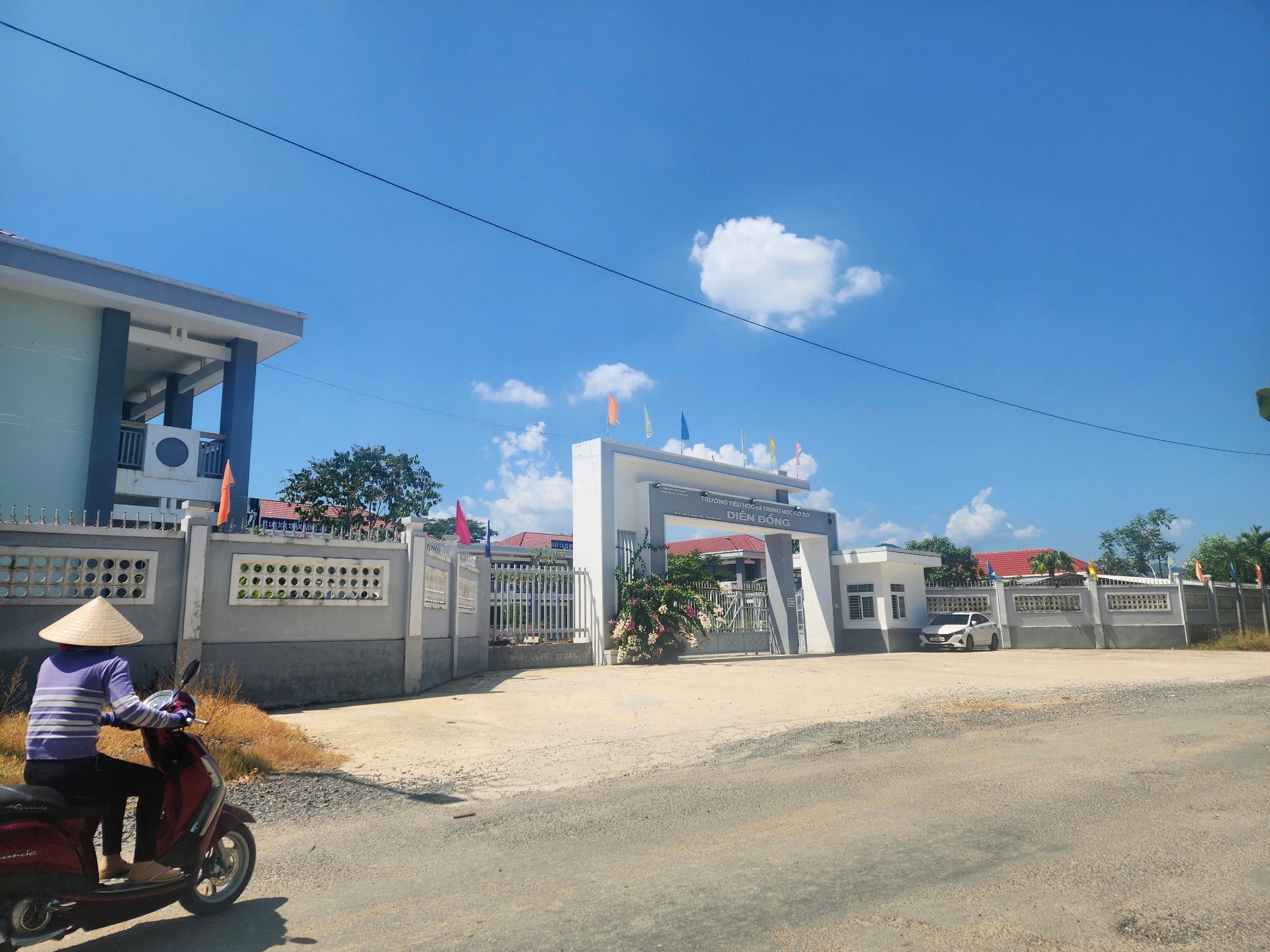 Bán đất vườn Diên Đồng giá rẻ mặt đường bê tông thông thoáng 6