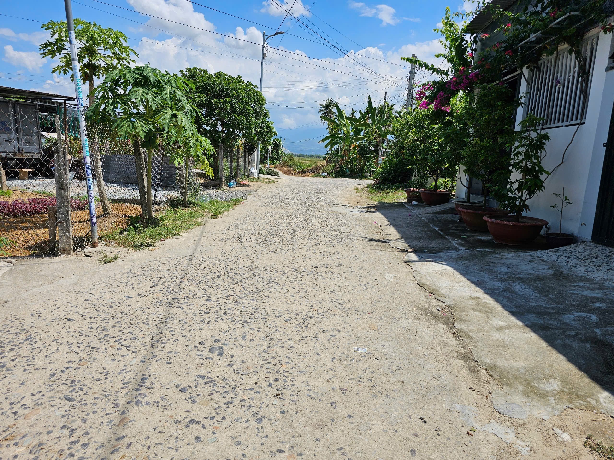 Bán đất Suối Hiệp thôn Phú Hậu full thổ cư mặt đường bê tông rộng 6m thông 5