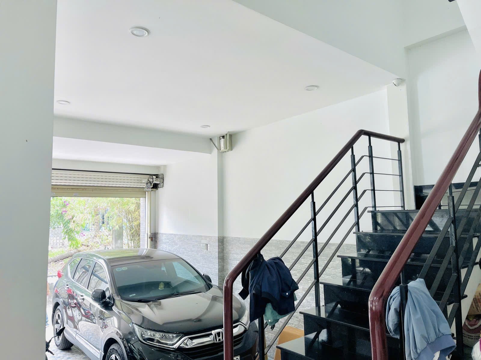 NHÀ RỘNG 135m2 SÁT PHẠM VĂN ĐỒNG - NGANG KHỦNG 9m x DÀI 15m - GIÁ CHỈ 12.2T