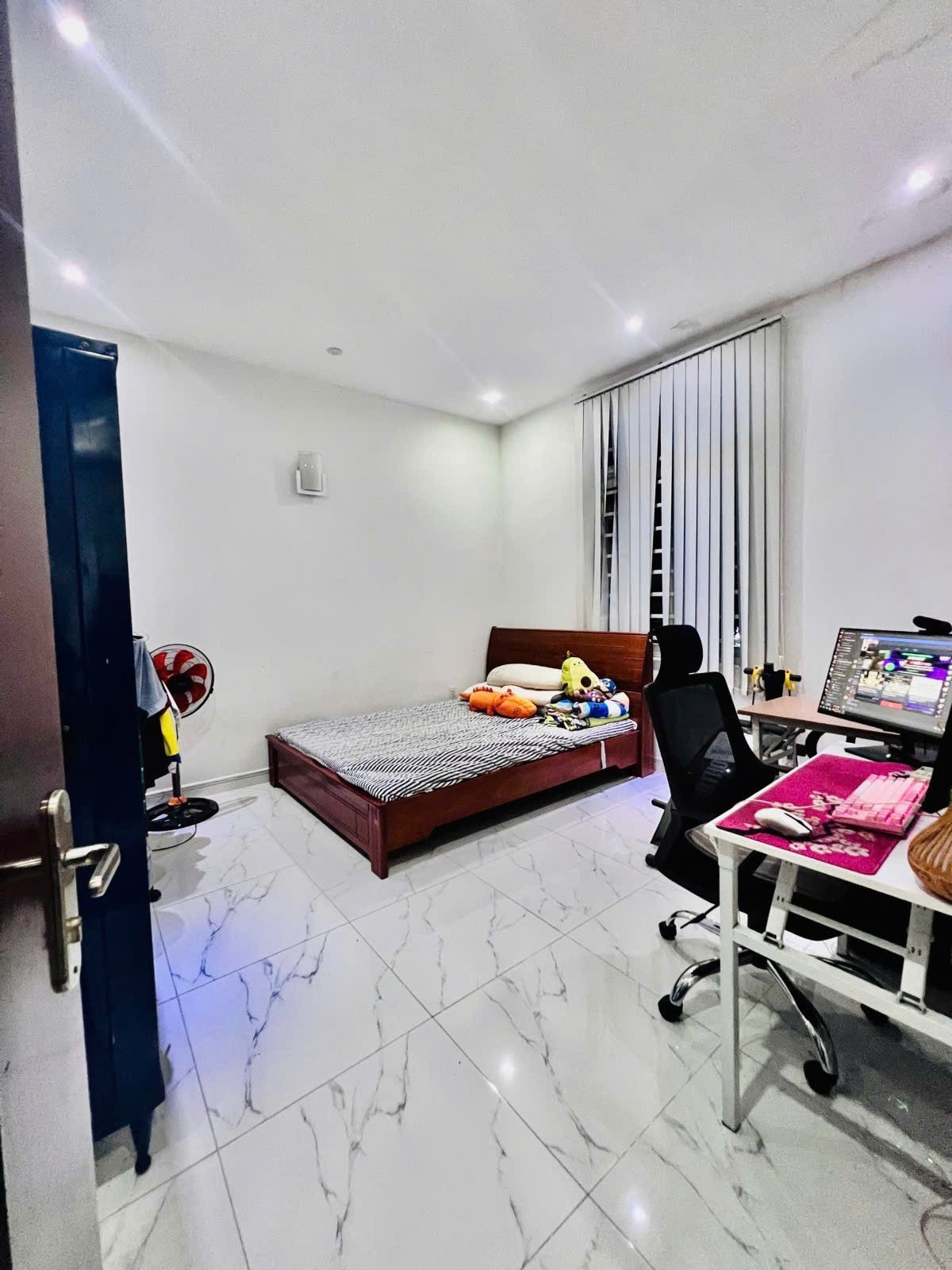 NHÀ RỘNG 135m2 SÁT PHẠM VĂN ĐỒNG - NGANG KHỦNG 9m x DÀI 15m - GIÁ CHỈ 12.2T 5