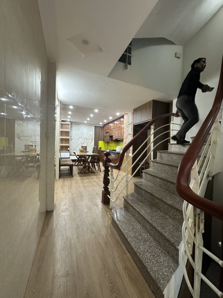Bán nhà 5 tầng 47m2 phố Tú Mỡ, Trung Kính, Ngõ nông, Gần phố, An sinh tốt, Nhà đẹp, Ở hoặc cho thuê 2