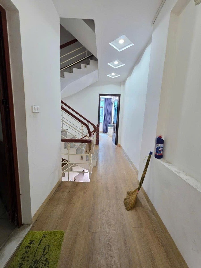 Bán nhà 5 tầng 47m2 phố Tú Mỡ, Trung Kính, Ngõ nông, Gần phố, An sinh tốt, Nhà đẹp, Ở hoặc cho thuê 5
