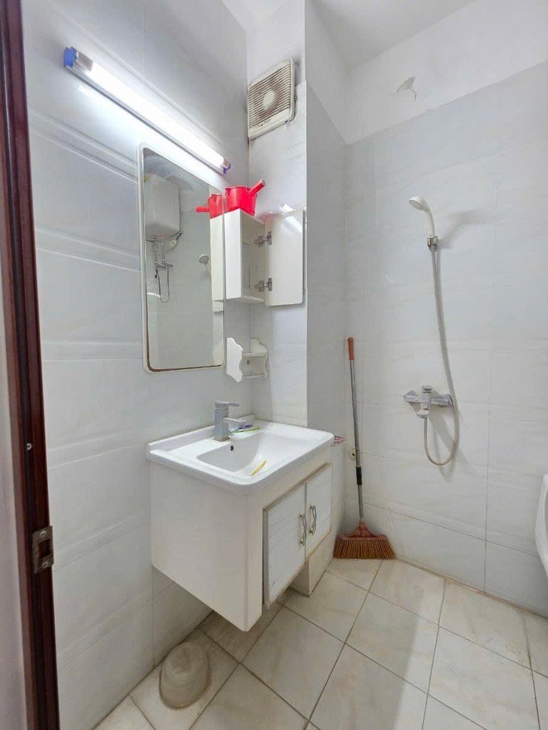 Bán nhà 5 tầng 47m2 phố Tú Mỡ, Trung Kính, Ngõ nông, Gần phố, An sinh tốt, Nhà đẹp, Ở hoặc cho thuê 6