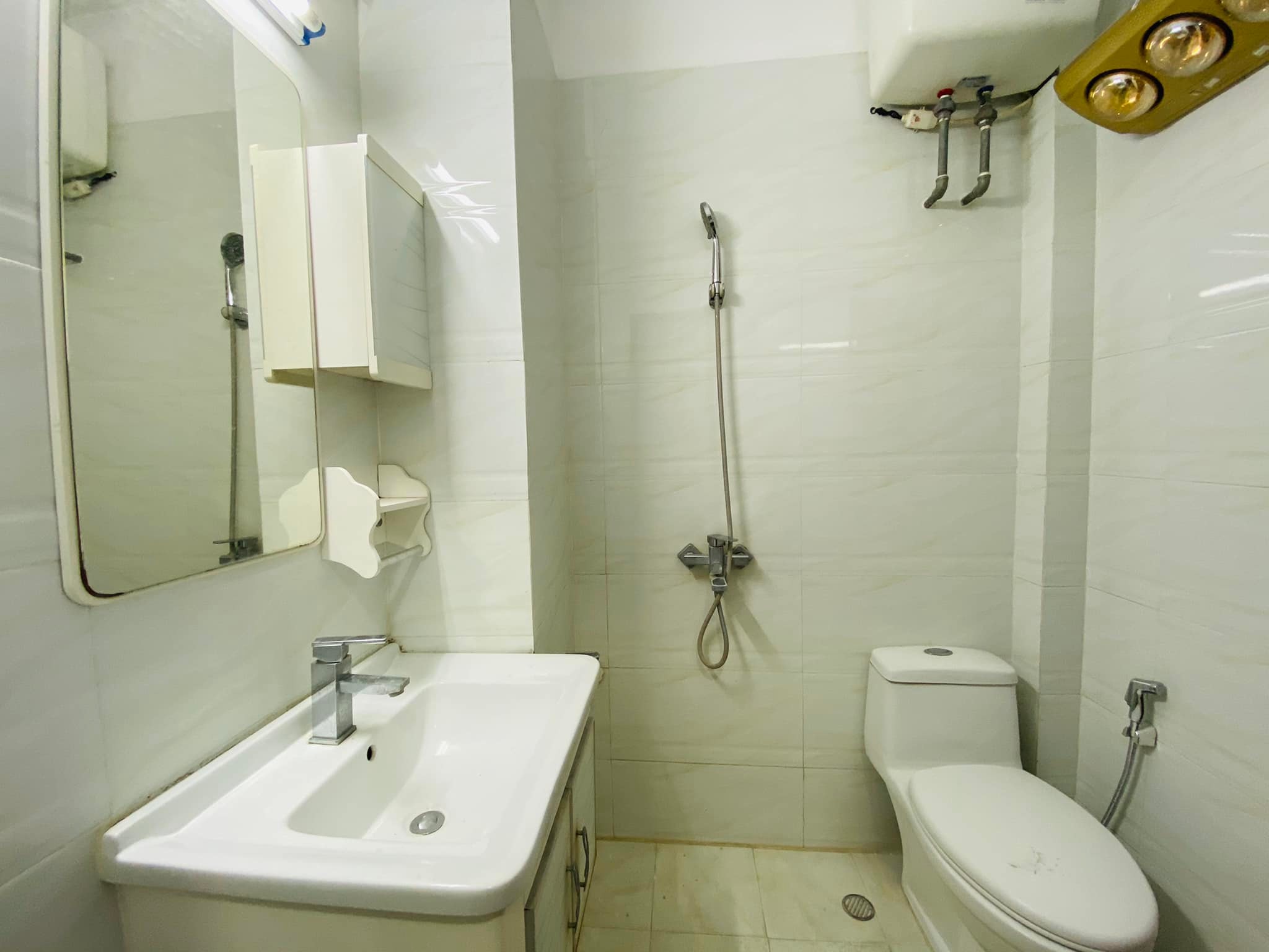 Bán nhà 42m2 phố Trung Kính chỉ nhỉnh 9 tỷ, Gần oto, Ngõ rộng thoáng, An sinh tốt, Ở hoặc cho thuê 6