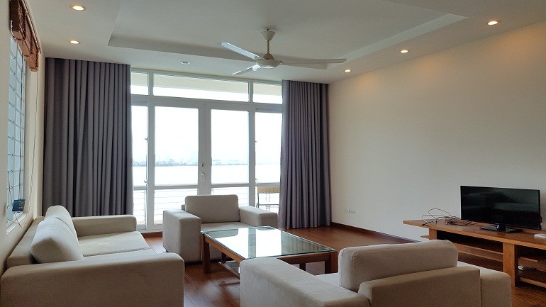 Cho thuê căn hộ dịch vụ tại Yên Hoa, Tây Hồ, 100m2, 2PN, view hồ, ban công, đầy đủ nội thất 2