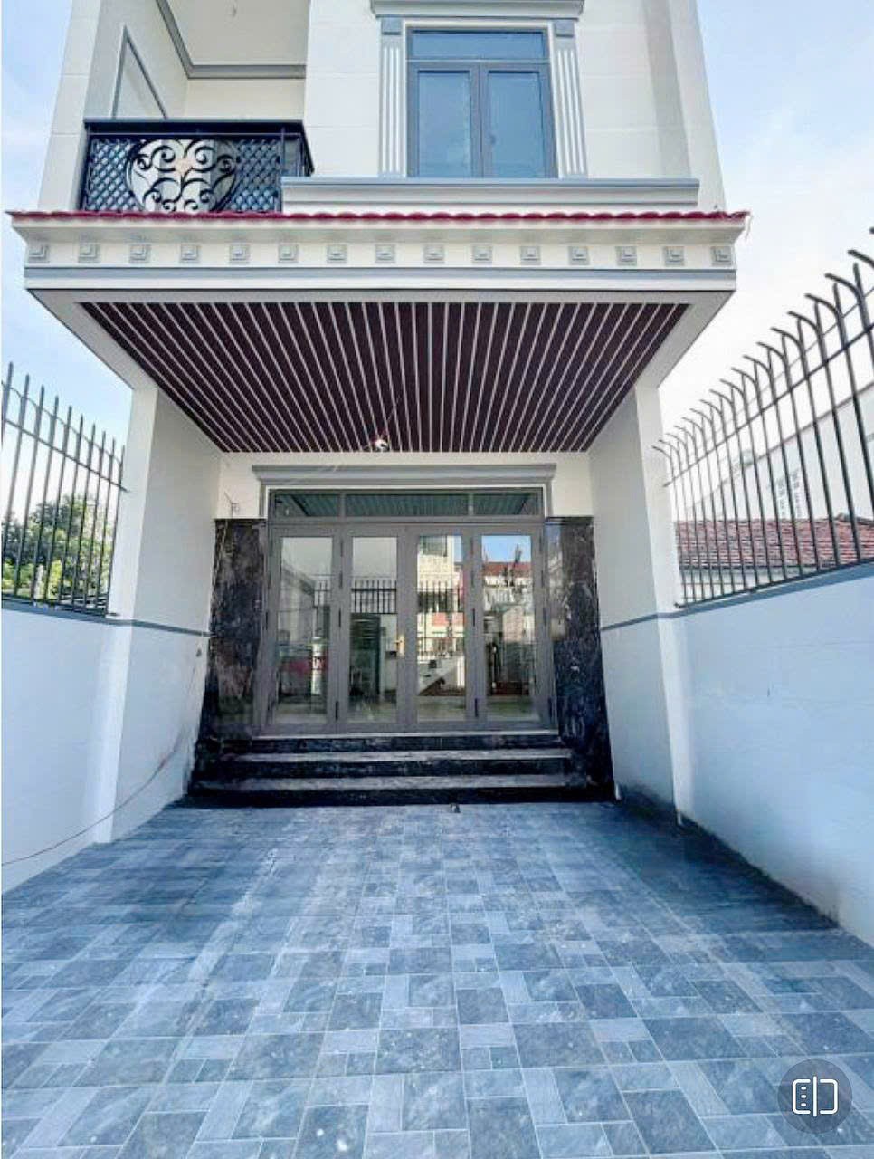 BÁN NHÀ MỚI XÂY 3 TẦNG HẺM Ô TÔ ĐƯỜNG 23/10, XÃ VĨNH HIỆP, TP. NHA TRANG Gia 3 ty 950 2