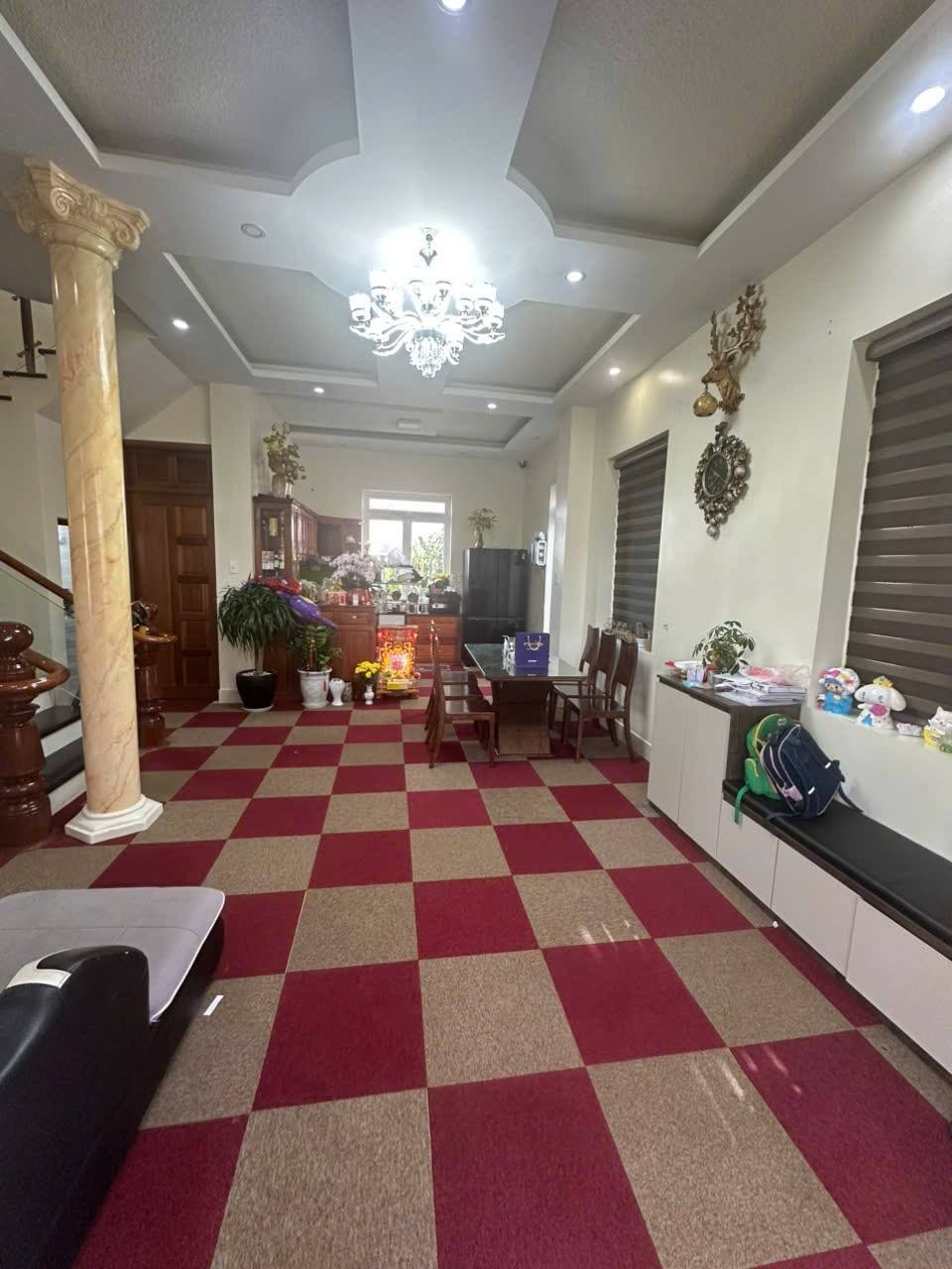 BÁN GẤP BIỆT THỰ ĐẸP ĐƯỜNG MAI ANH ĐÀO, P8, ĐÀ LẠT 200m2 GIÁ 13 TỶ 2