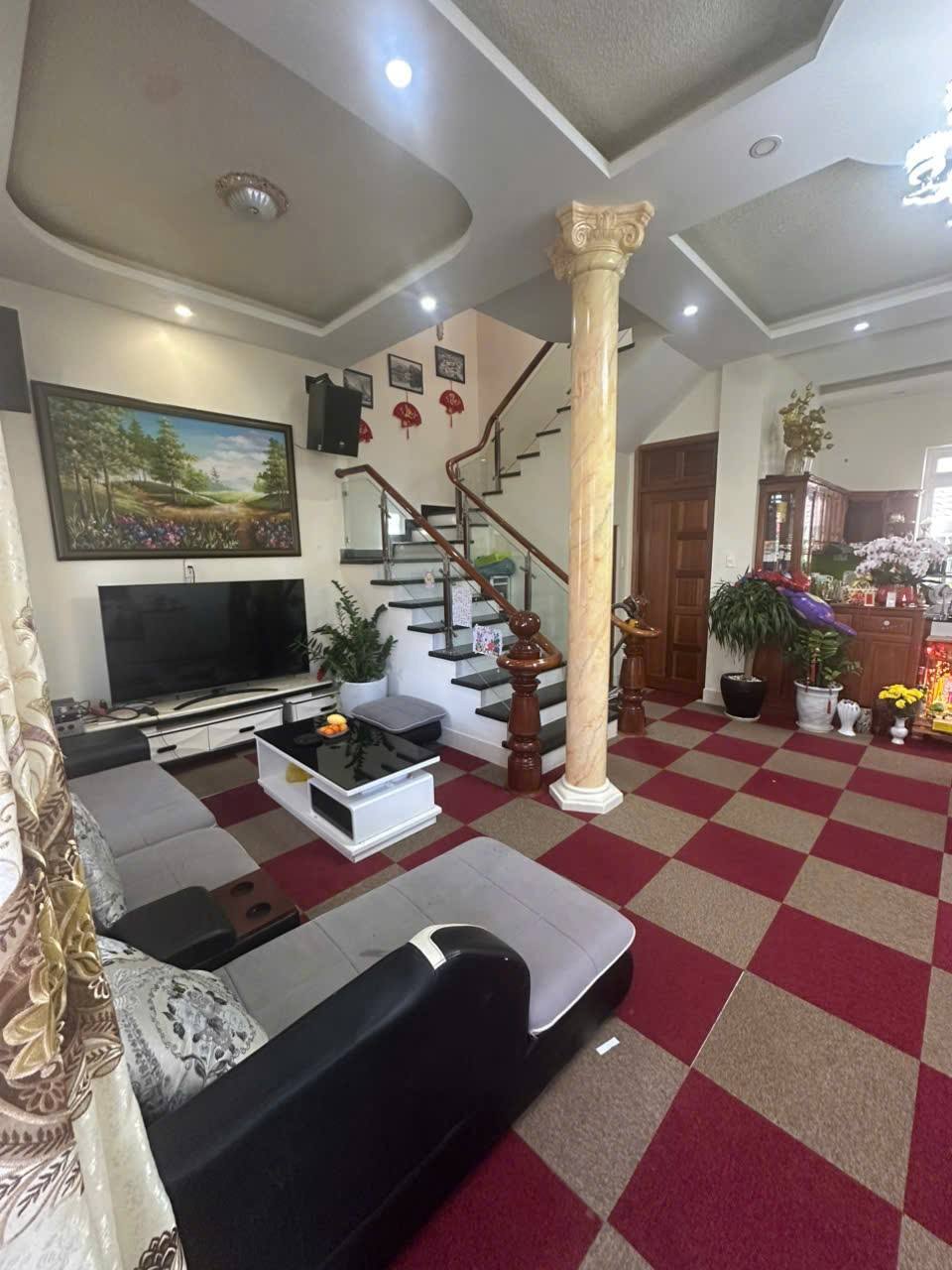 BÁN GẤP BIỆT THỰ ĐẸP ĐƯỜNG MAI ANH ĐÀO, P8, ĐÀ LẠT 200m2 GIÁ 13 TỶ