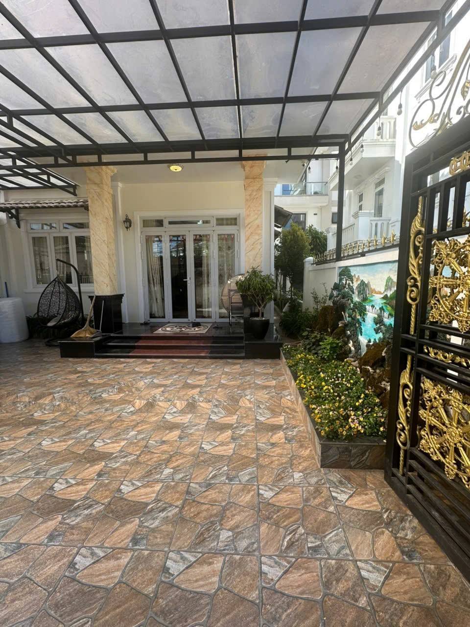 BÁN GẤP BIỆT THỰ ĐẸP ĐƯỜNG MAI ANH ĐÀO, P8, ĐÀ LẠT 200m2 GIÁ 13 TỶ 3