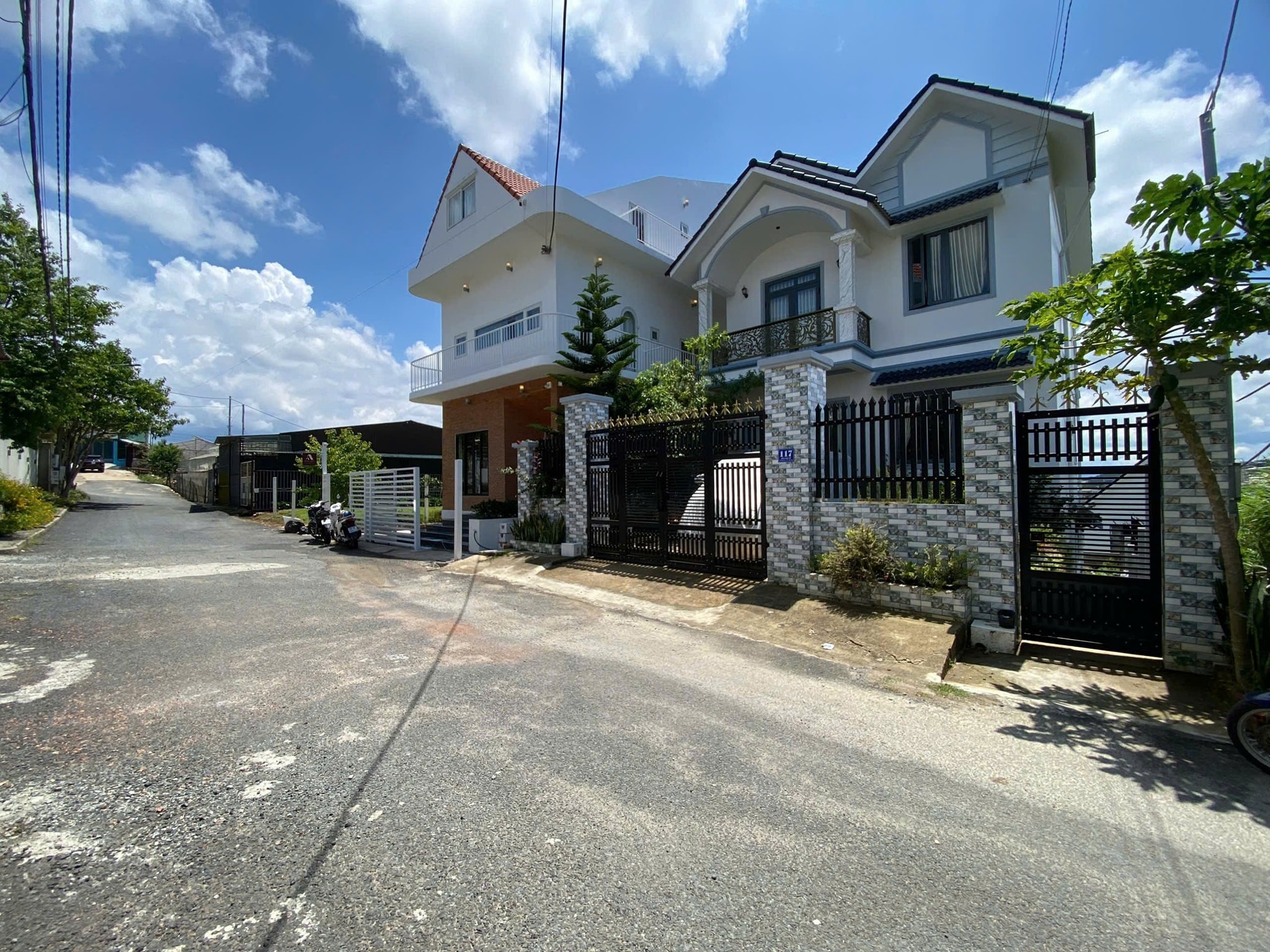 Cần Bán gấp Biệt Thự đẹp view thoáng đường Nam Hồ, Đà Lạt 317m2 giá 16 tỷ