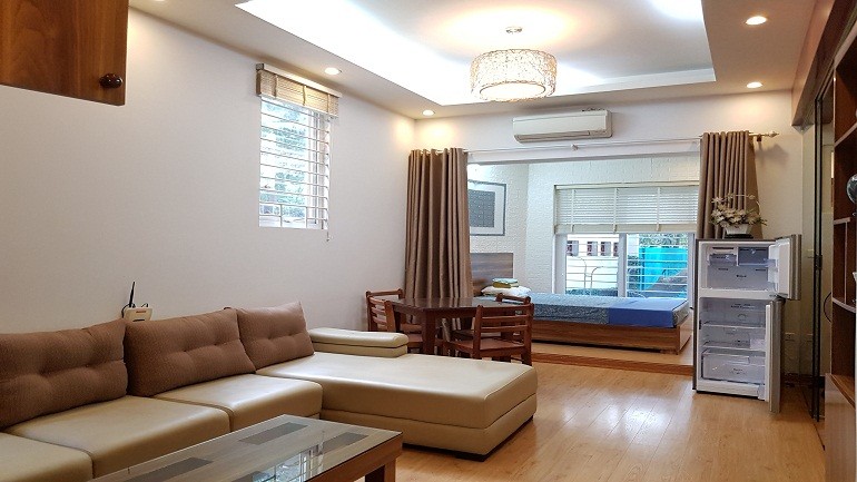 Cho thuê căn hộ dịch vụ tại Đặng Thai Mai, Tây Hồ, 45m2, 1PN, sân vườn, đầy đủ nội thất 2