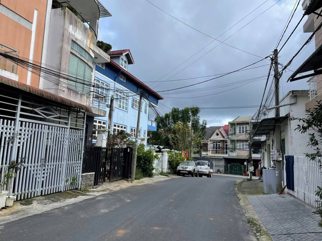 Cần tiền Bán gấp Đất XD sổ riêng đường Nguyễn Trung Trực, P4, Đà Lạt 110m2 giá 5.1 tỷ