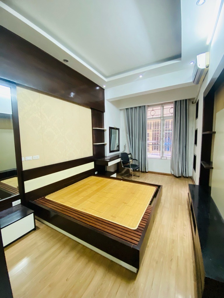 Bán nhà 5 tầng 42m2 phố Đào Tấn, Ba Đình, Oto đỗ cửa, 50m ra phố, Ngõ thông, Kinh doanh tốt 2