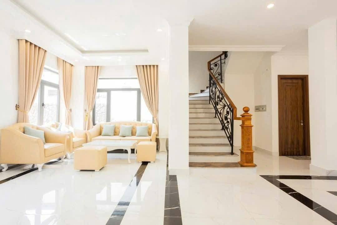 GIẢM GIÁ BÁN GẤP BIỆT THỰ ĐẸP KHU ROYAL VILLA ĐÀ LẠT – GIÁ CHỈ 10.5 TỶ! 2
