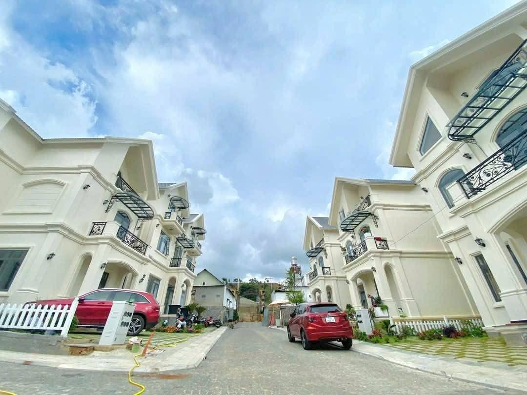 GIẢM GIÁ BÁN GẤP BIỆT THỰ ĐẸP KHU ROYAL VILLA ĐÀ LẠT – GIÁ CHỈ 10.5 TỶ!