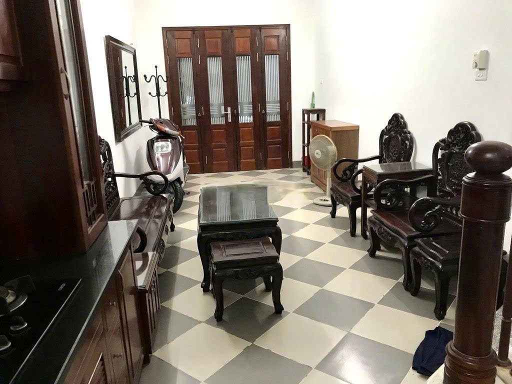 Cho thuê nhà ngõ 26 Trần Thái Tông, Cầu Giấy 35m x 4T, giá 16tr, nhà sơn mới, full đồ