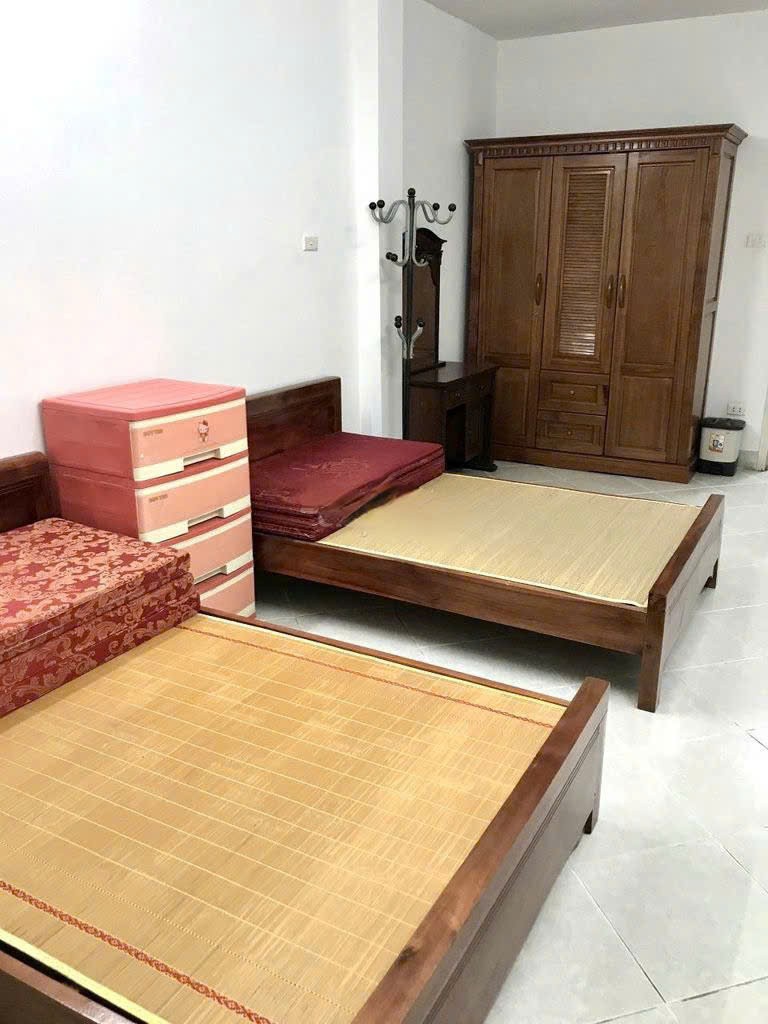 Cho thuê nhà ngõ 26 Trần Thái Tông, Cầu Giấy 35m x 4T, giá 16tr, nhà sơn mới, full đồ 2
