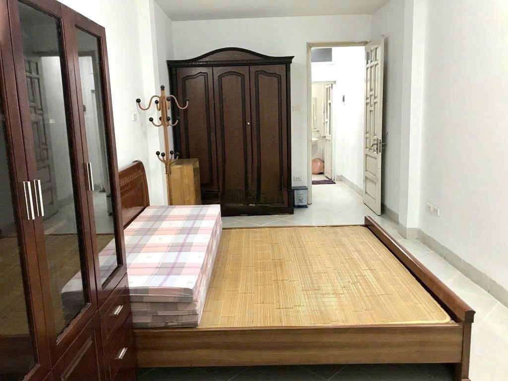 Cho thuê nhà ngõ 26 Trần Thái Tông, Cầu Giấy 35m x 4T, giá 16tr, nhà sơn mới, full đồ 3