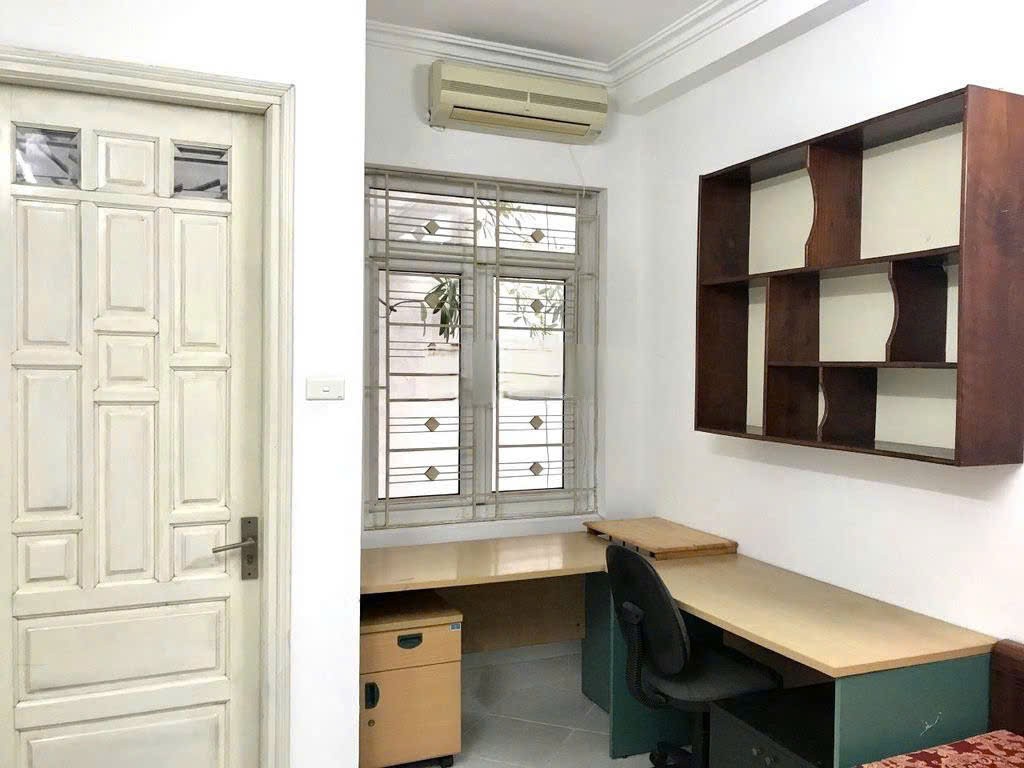 Cho thuê nhà ngõ 26 Trần Thái Tông, Cầu Giấy 35m x 4T, giá 16tr, nhà sơn mới, full đồ 6