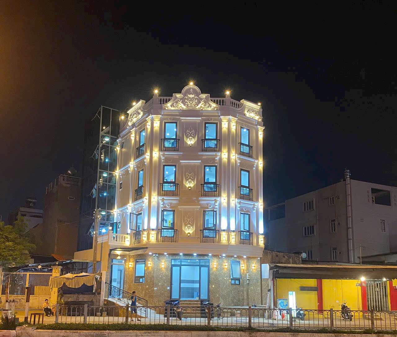 TOÀ NHÀ 5 TẦNG MT PHẠM VĂN ĐỒNG 90m2 - THU NHẬP HƠN 1 TỶ/NĂM - GIÁ 25.9T 7