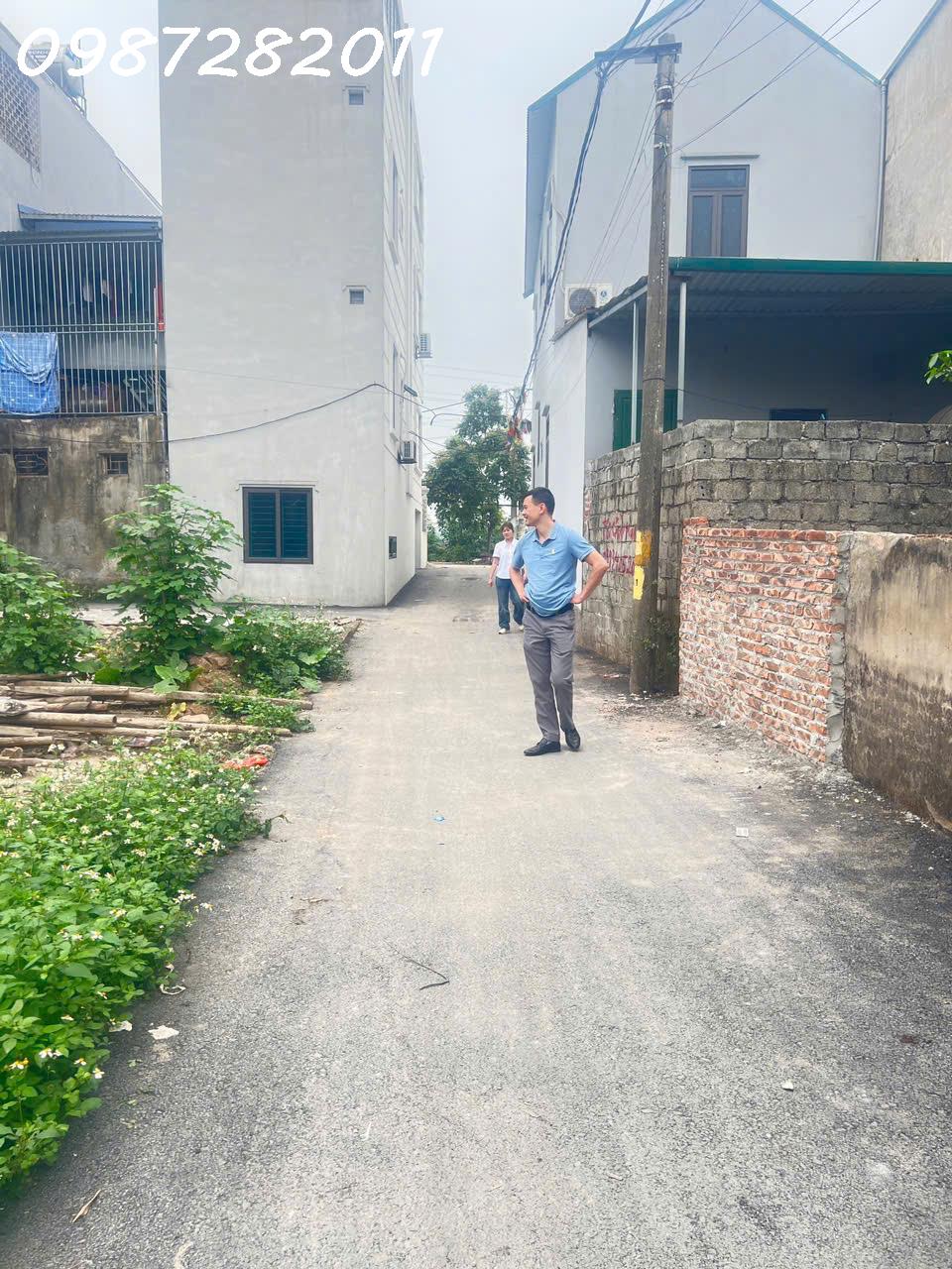 em có mảnh đất đệp trong trung tâmNhỉnh 2 tỷ e bán mảnh đất trung tâm TT chúc sơn , chương mỹ 2
