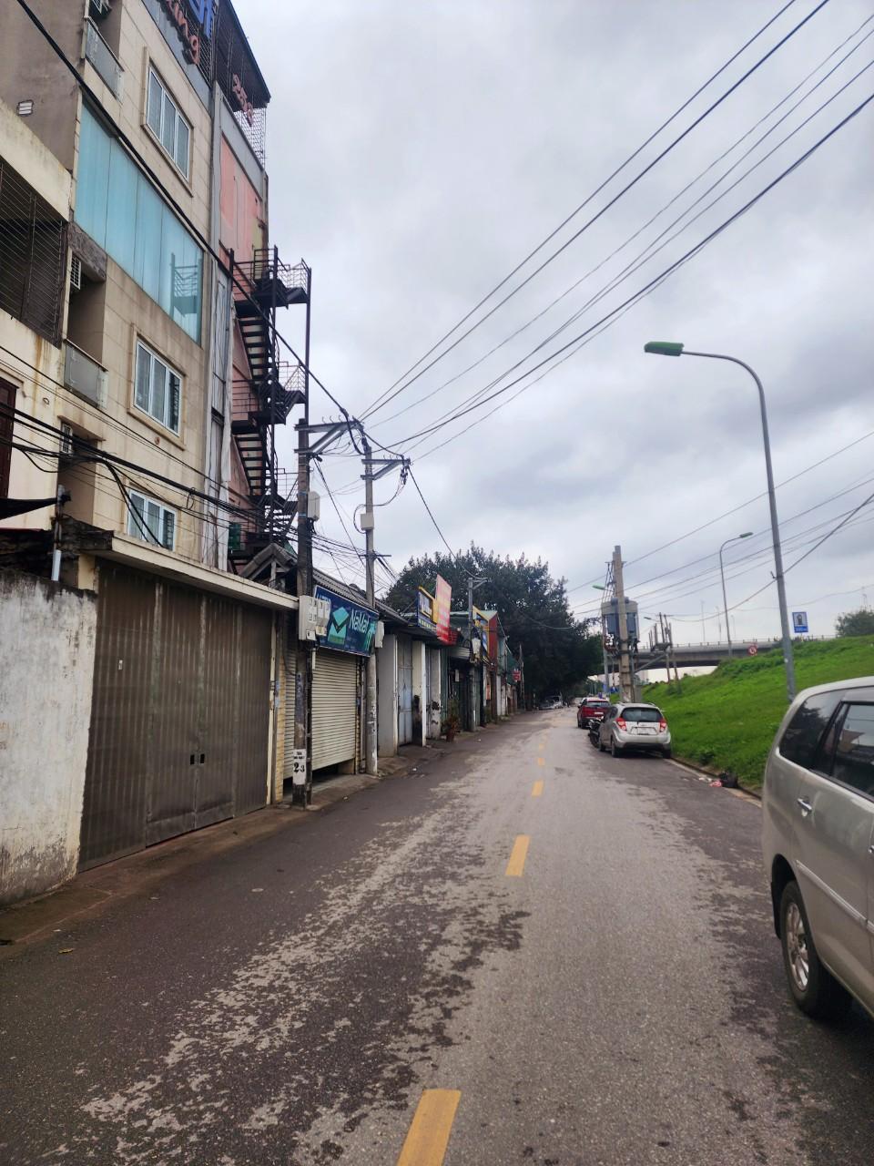 BÁN ĐẤT BÁT KHỐI 22tỷ 126m MẶT TIỀN 6m,NGÕ Ô TÔ TRÁNH ĐỖ,VỈA HÈ,LONG BIÊN