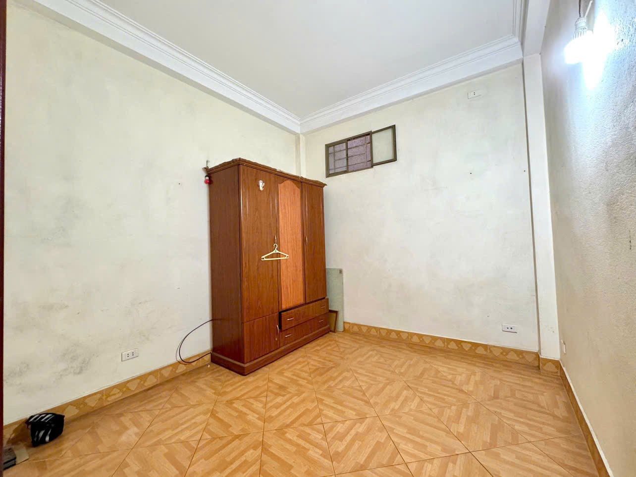 Cần bán luôn và ngay nhà ngõ Hòa Bình 7, Hai Bà Trưng 42m x 4T giá 7.8 tỷ, căn góc, tự xây 4