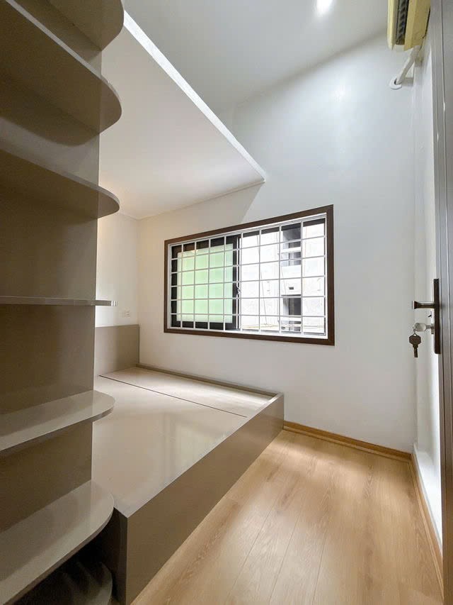 Bán căn hộ tập thể tầng 3, Trần Cung, 60m2, 3 ngủ, căn góc, ô tô vào được, 3 tỷ 100 2